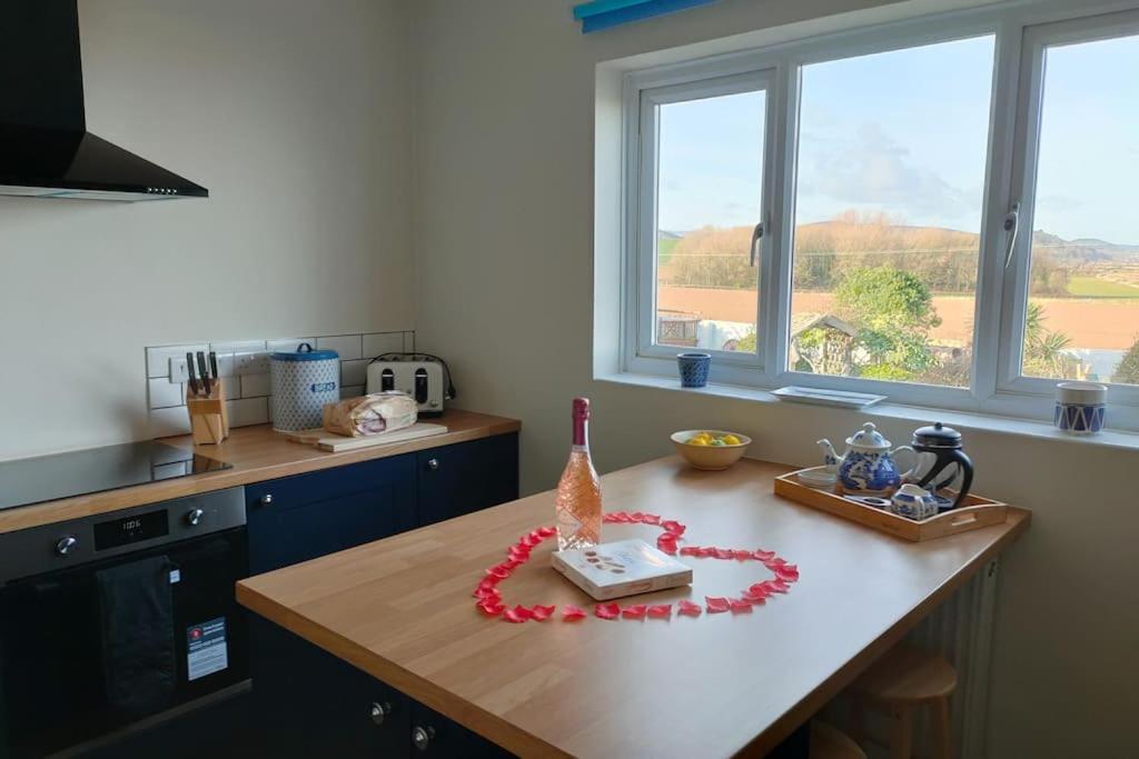 Blue Anchor House - Seaview, Hot Tub Apartments المظهر الخارجي الصورة
